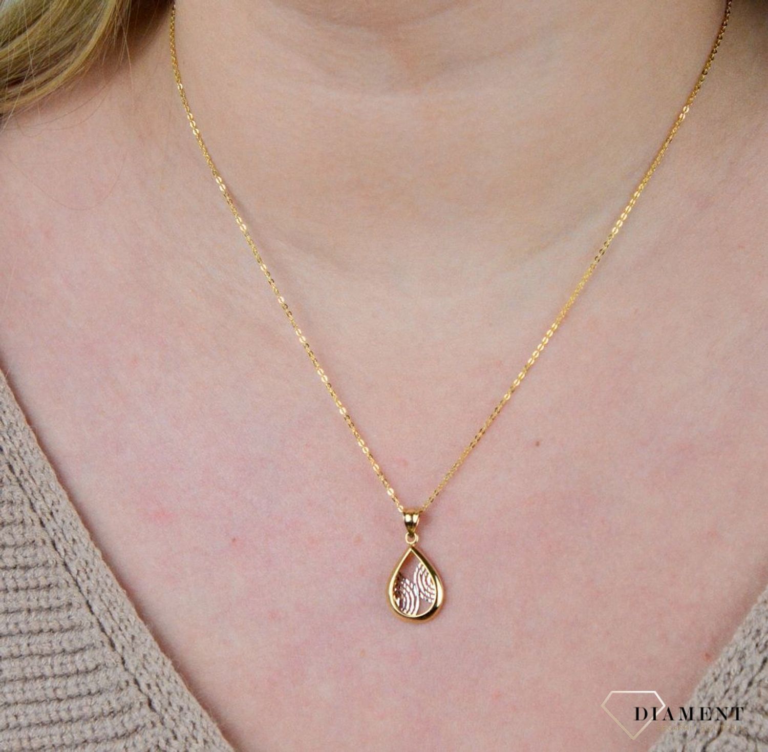 Złota zawieszka 585 łezka z białym zdobieniem ZA 3944 585.jpg